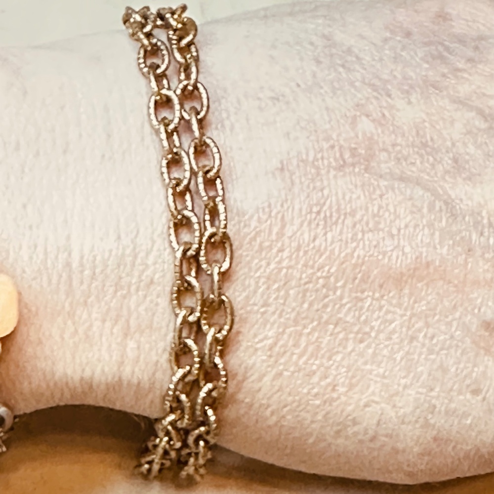 Gold Tone Double Chain Notched Link Bracelet Capped Ends